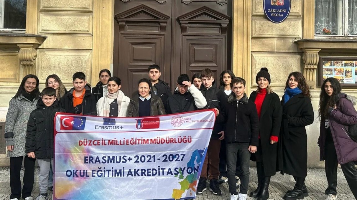 ÖĞRENCİLERİMİZ ERASMUS+ AKREDİTASYON PROJESİ KAPSAMINDA PRAG'A GİTTİ
