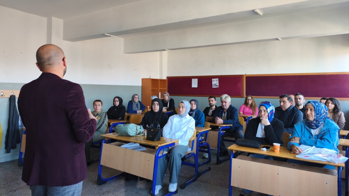 EĞİTİM-ÖĞRETİM YILININ İLK VELİ TOPLANTISINI GERÇEKLEŞTİRDİK